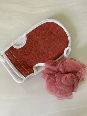 Rust Red Exfoliating Wash Mitt with Rose Pink Bath Pouf